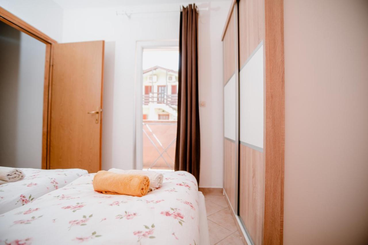 Apartmens Leona Apartment Karlobag Exterior photo