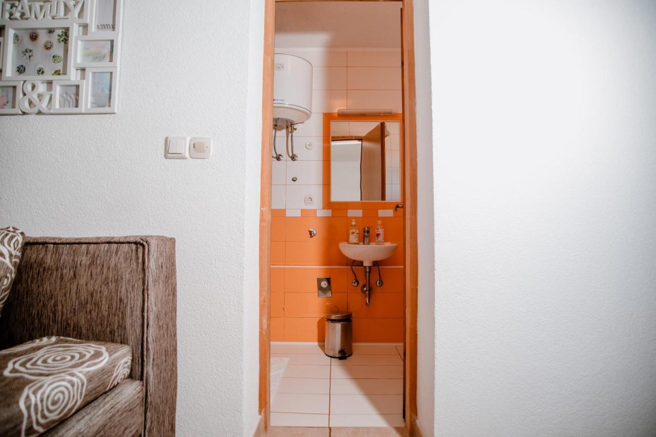 Apartmens Leona Apartment Karlobag Exterior photo