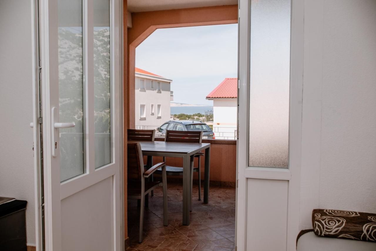 Apartmens Leona Apartment Karlobag Exterior photo