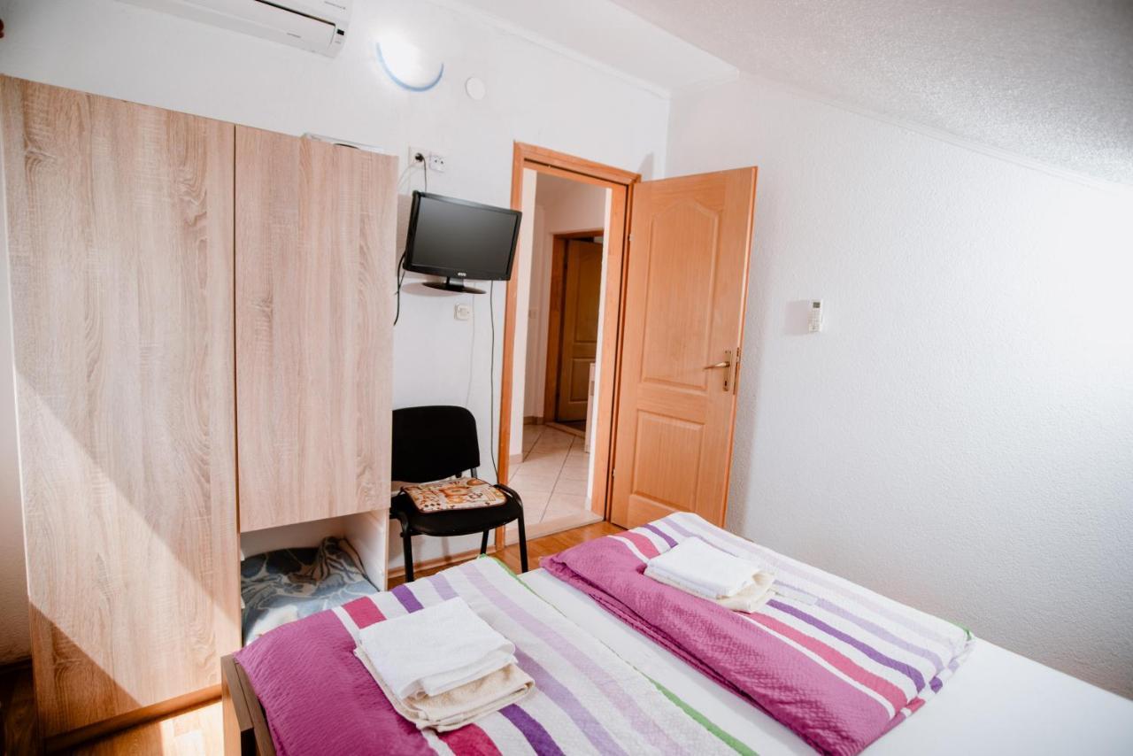 Apartmens Leona Apartment Karlobag Exterior photo