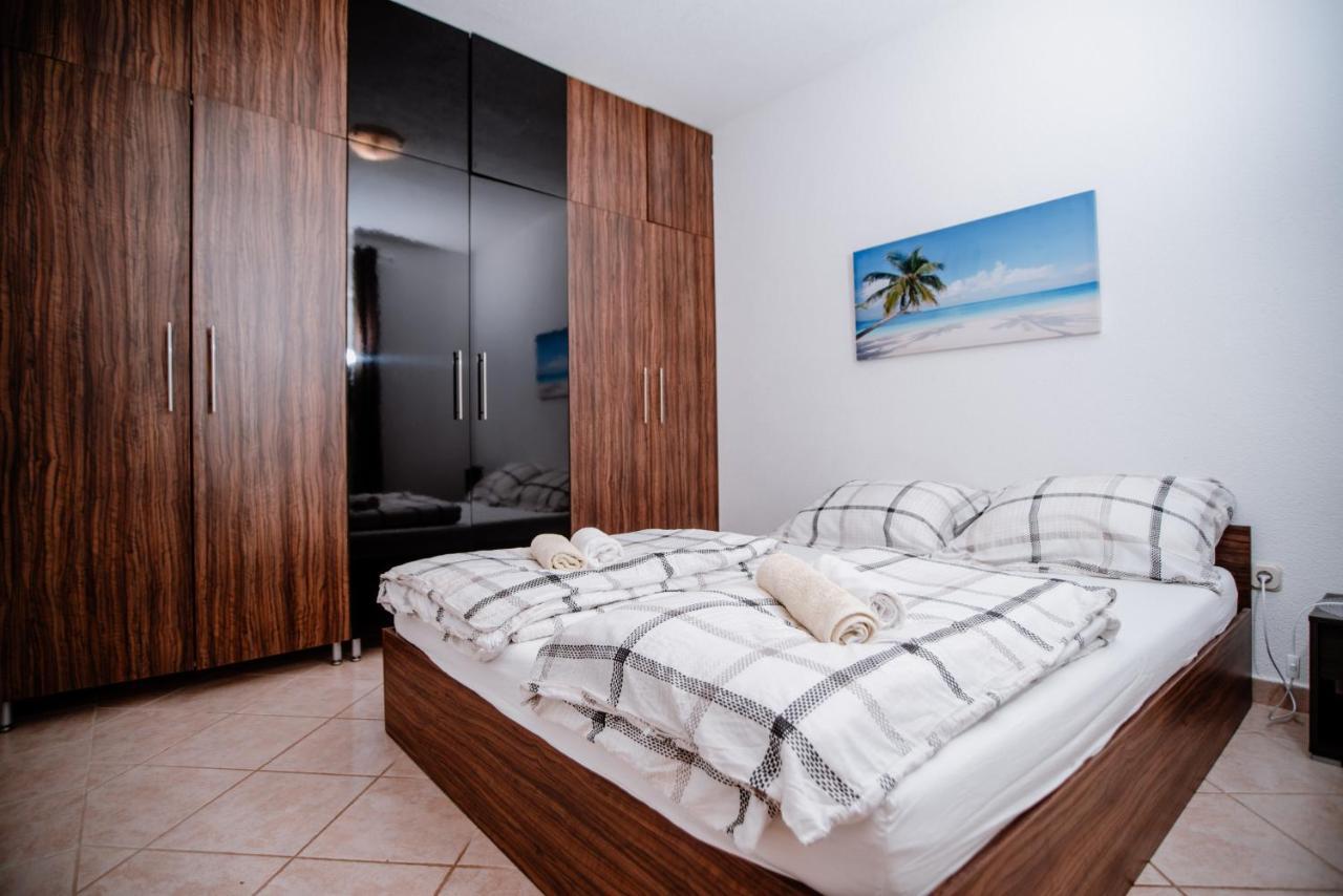 Apartmens Leona Apartment Karlobag Exterior photo