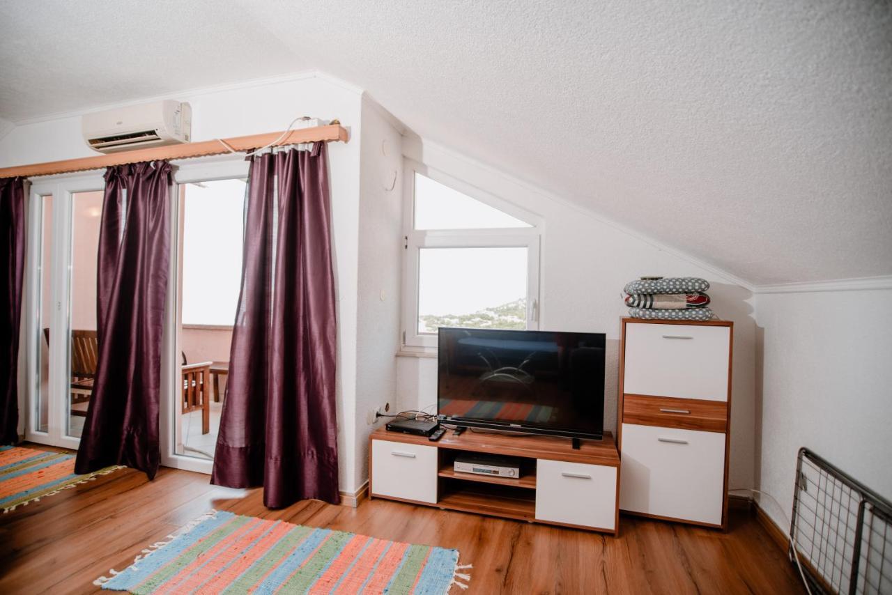 Apartmens Leona Apartment Karlobag Exterior photo