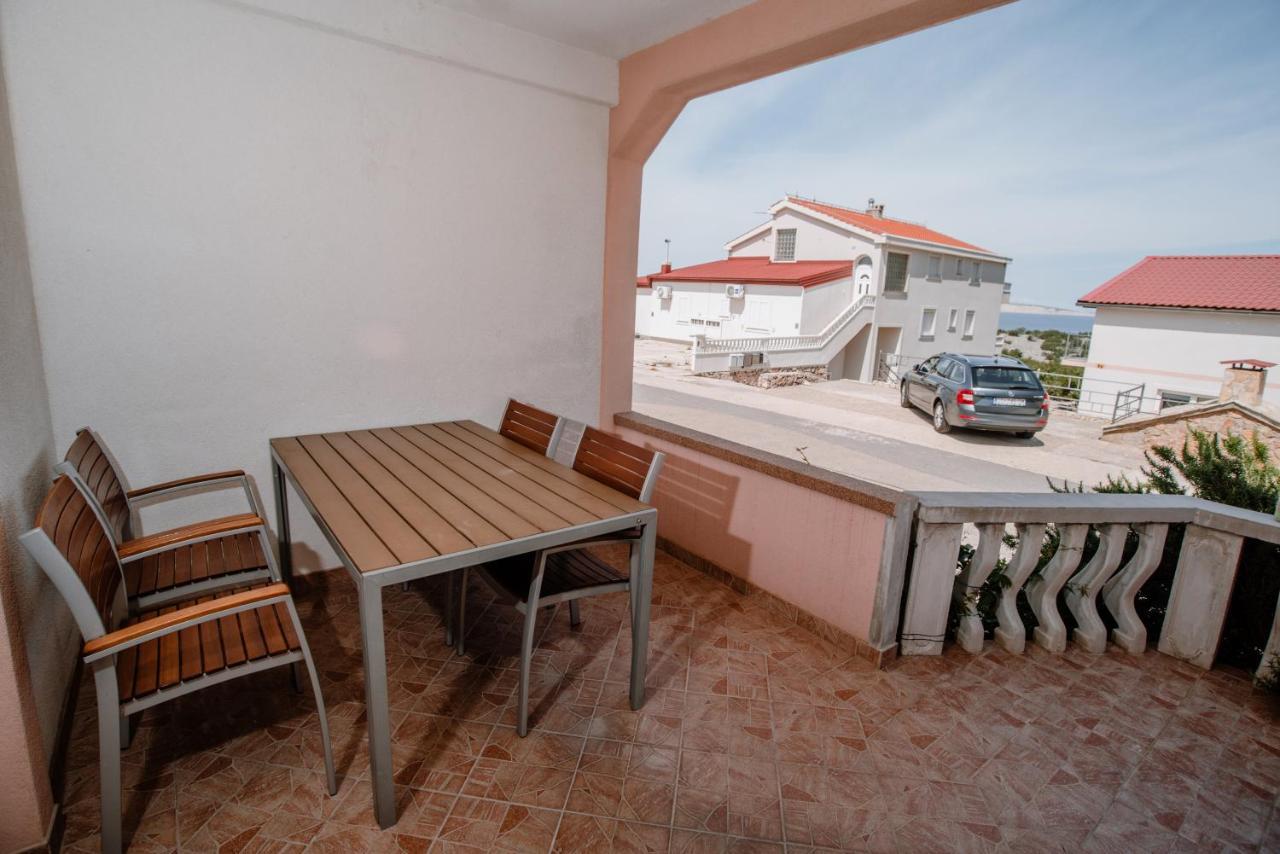 Apartmens Leona Apartment Karlobag Exterior photo