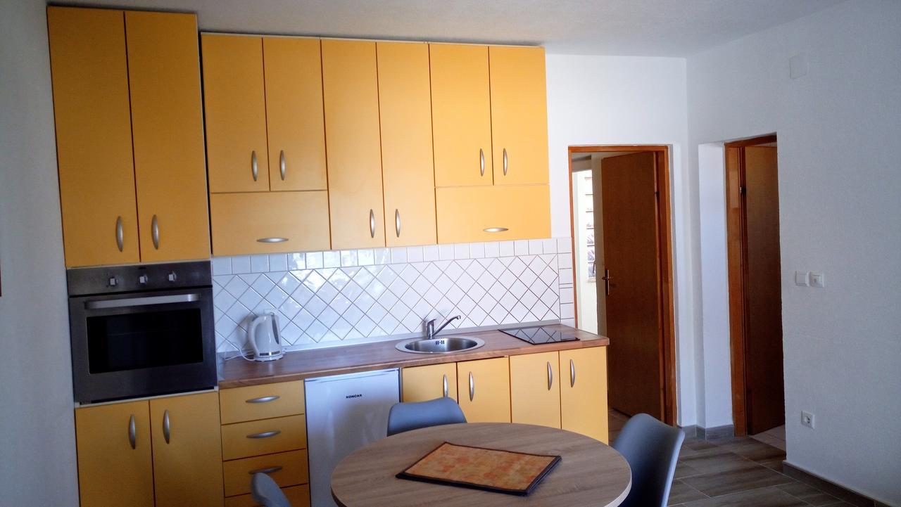 Apartmens Leona Apartment Karlobag Exterior photo